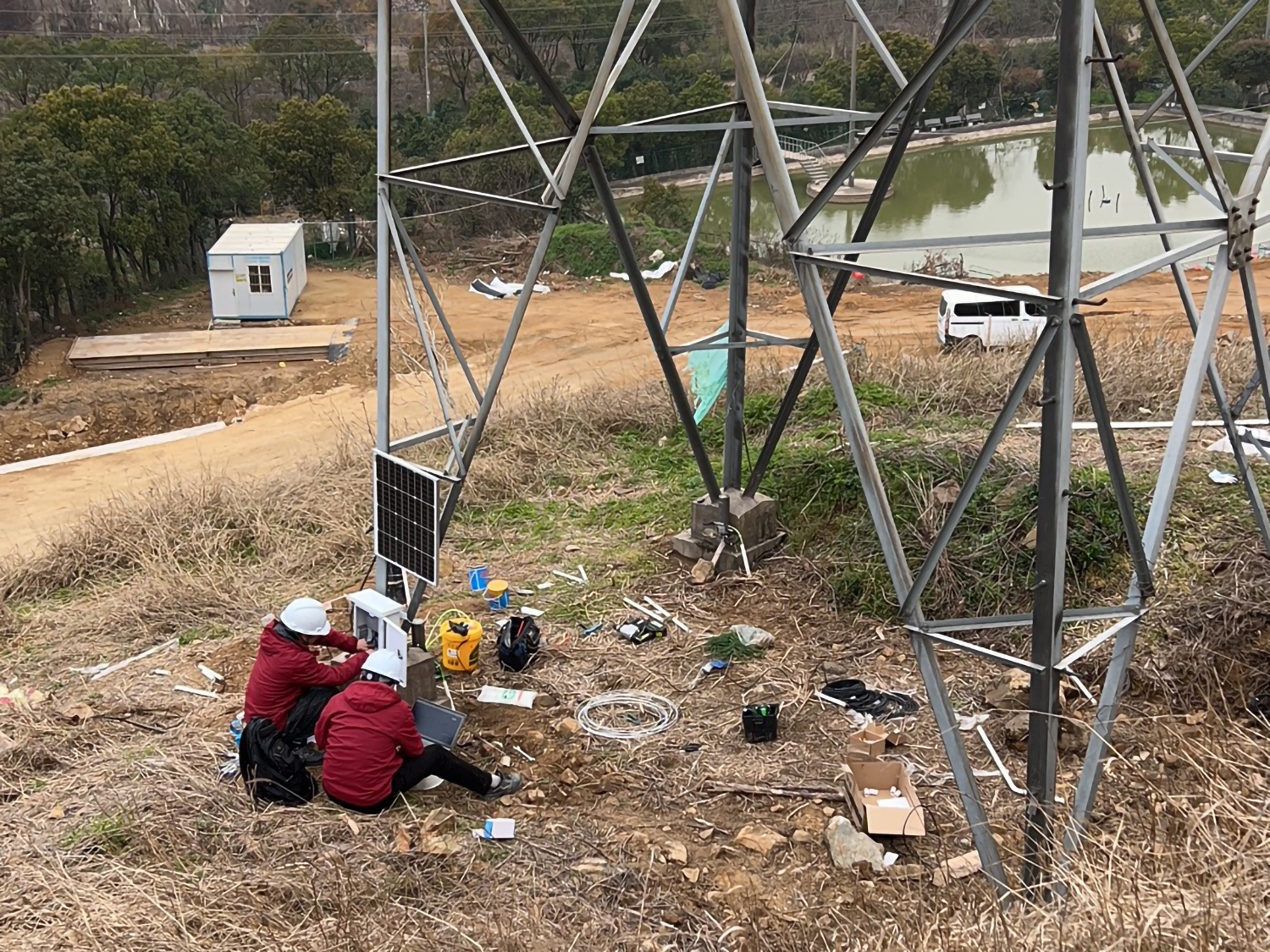 浙江某电塔监测设备调试中